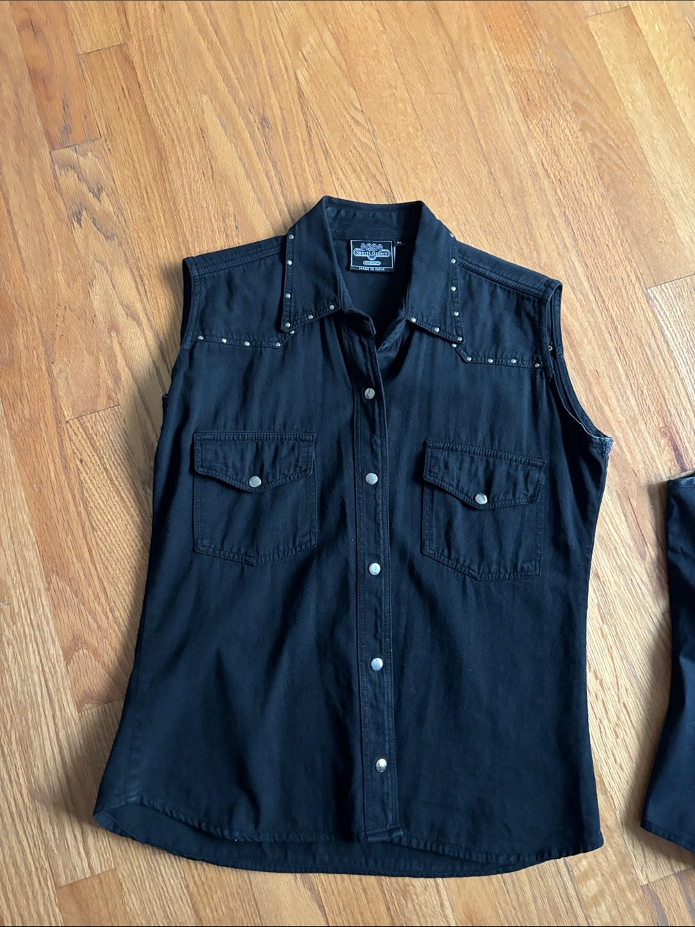 Sleeveless Stud-Trim Button Front Shirt - Black